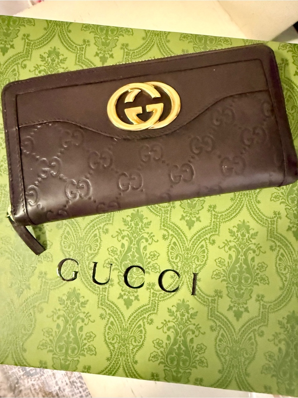 Gucci Guccissima zip-around wallet features signature embossed monogram leather - Picture 5 of 14